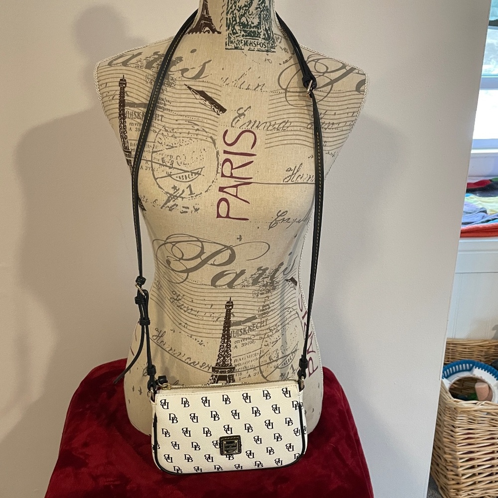 DOONEY & BOURKE - Small Crossbody with DB Logo